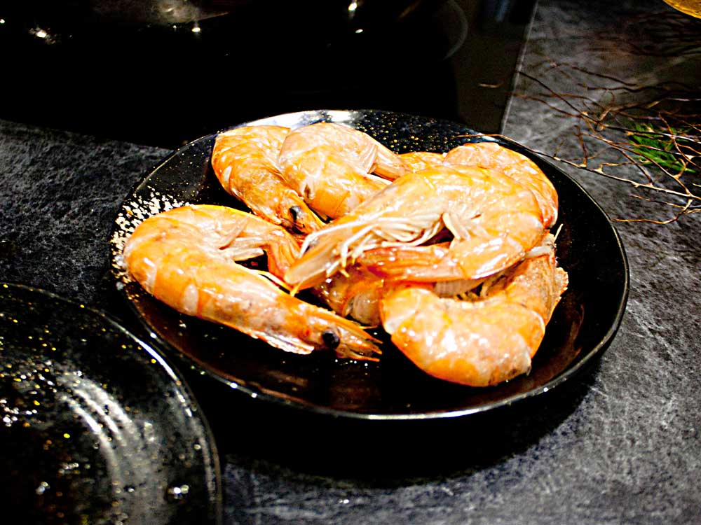 蘆竹南崁美食推薦｜饌澤原超市火鍋-6星級貼心服務的中正路吃到飽火鍋店｜推薦專家帥氣兄弟79
汶萊甜白蝦：喜歡蝦子的都知道，饌澤原火鍋汶萊甜白蝦這是可以生食級的汶萊蝦皇。用低密度的海水養殖。